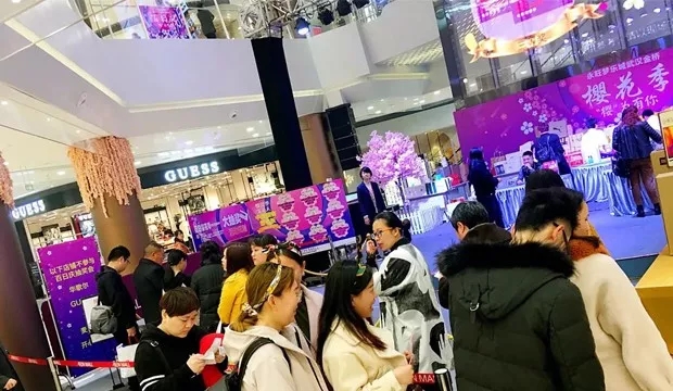 這面3層樓高的壹品玉屏，帶火這座16萬㎡購(gòu)物中心的線下營(yíng)銷 10.webp.jpg